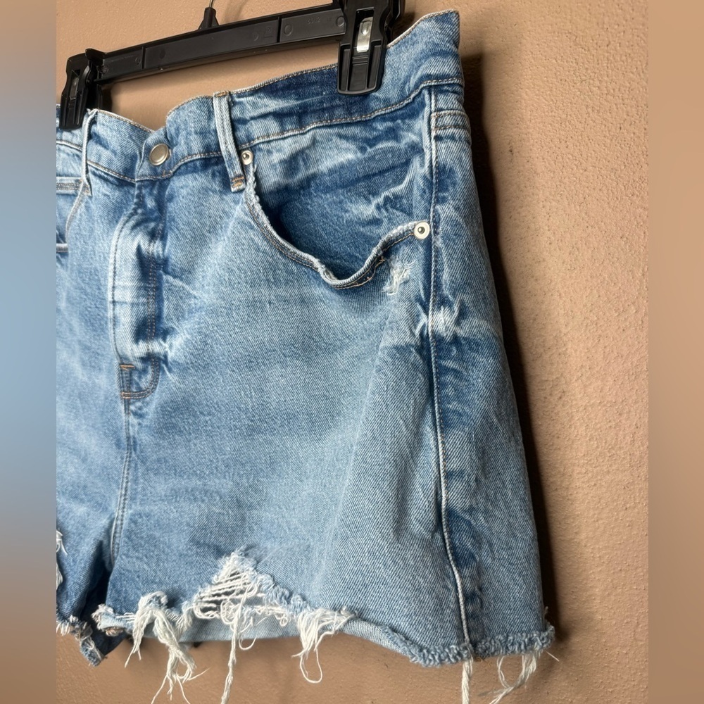 Good American Denim Blue Cotton Jean Shorts Distressed Size 14/32 Preppy Summer - Picture 8 of 11